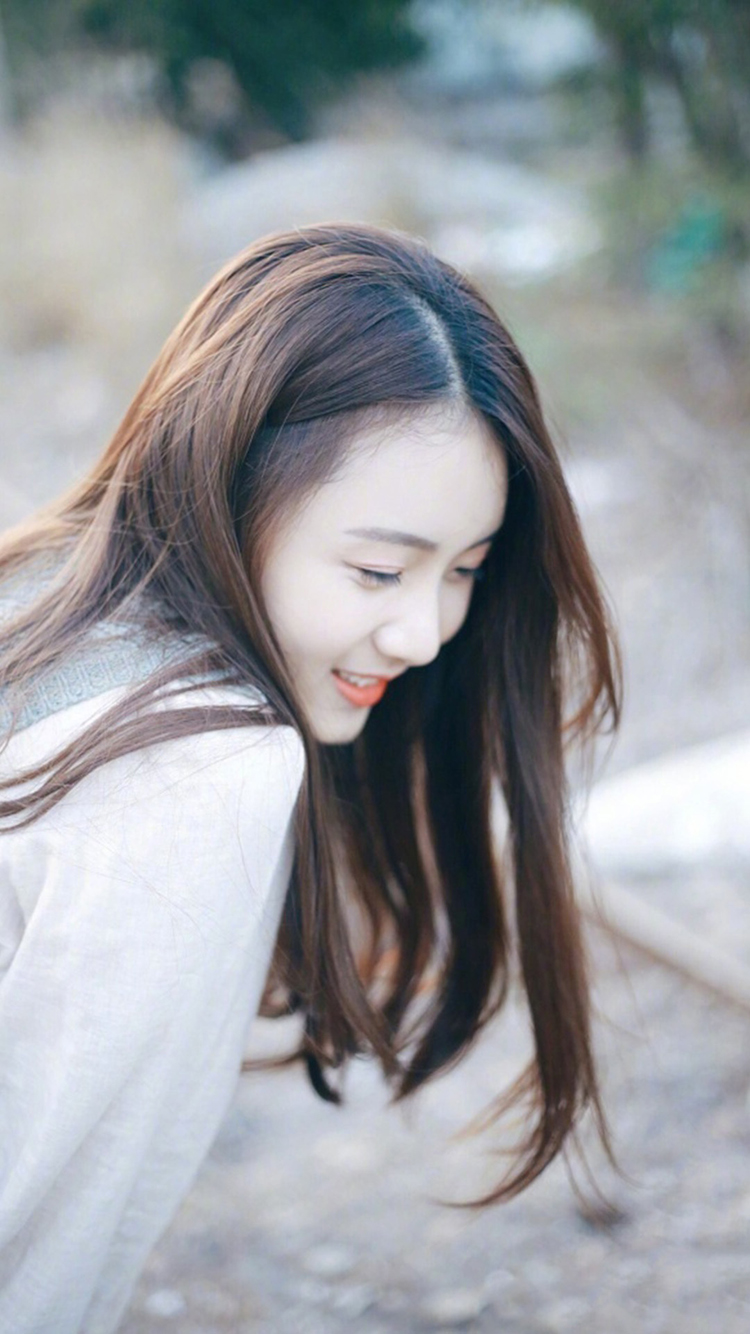 纯真美丽的长发女孩