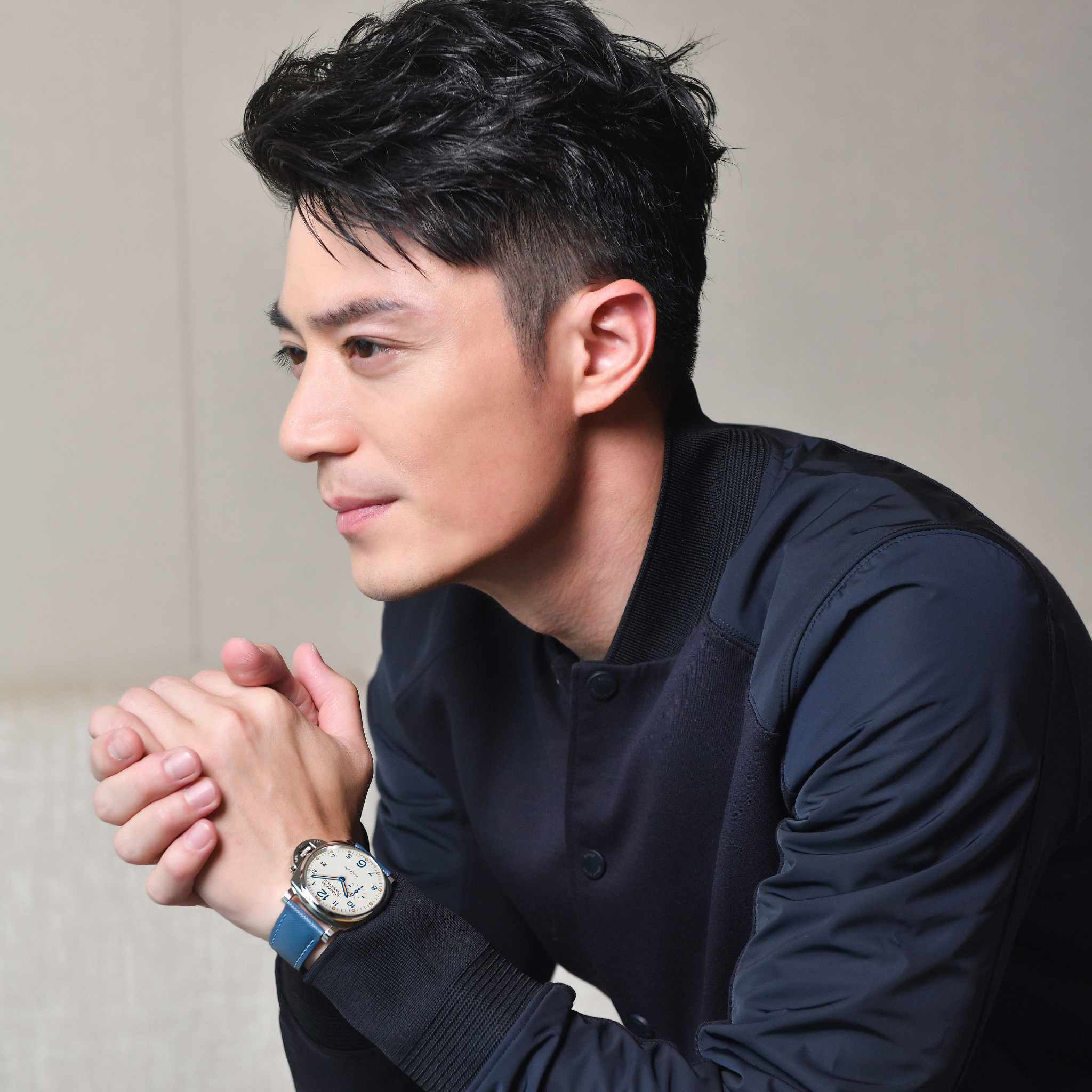 霍建华 演员 明星 艺人 侧颜 苹果手机高清壁纸 2048x
