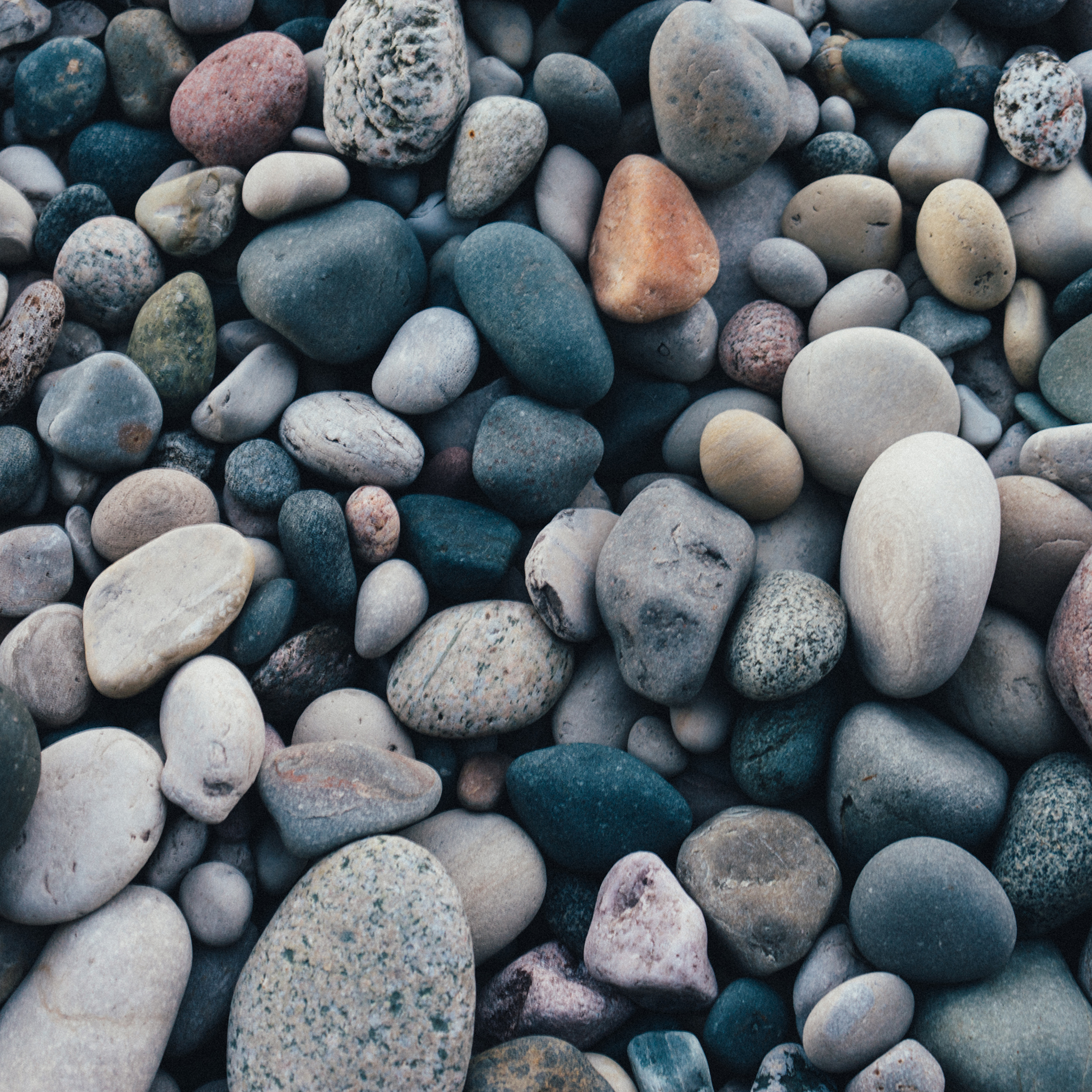 密集 石头 鹅卵石 色彩 苹果手机高清壁纸 2048