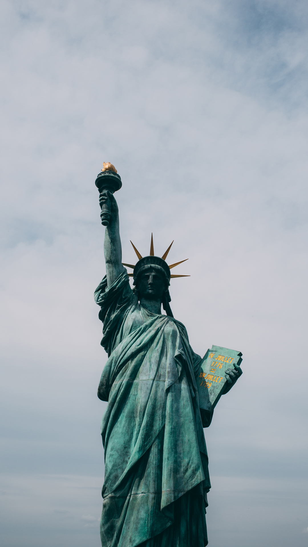 自由女神像 雕像 火焰 苹果手机高清壁纸 1080