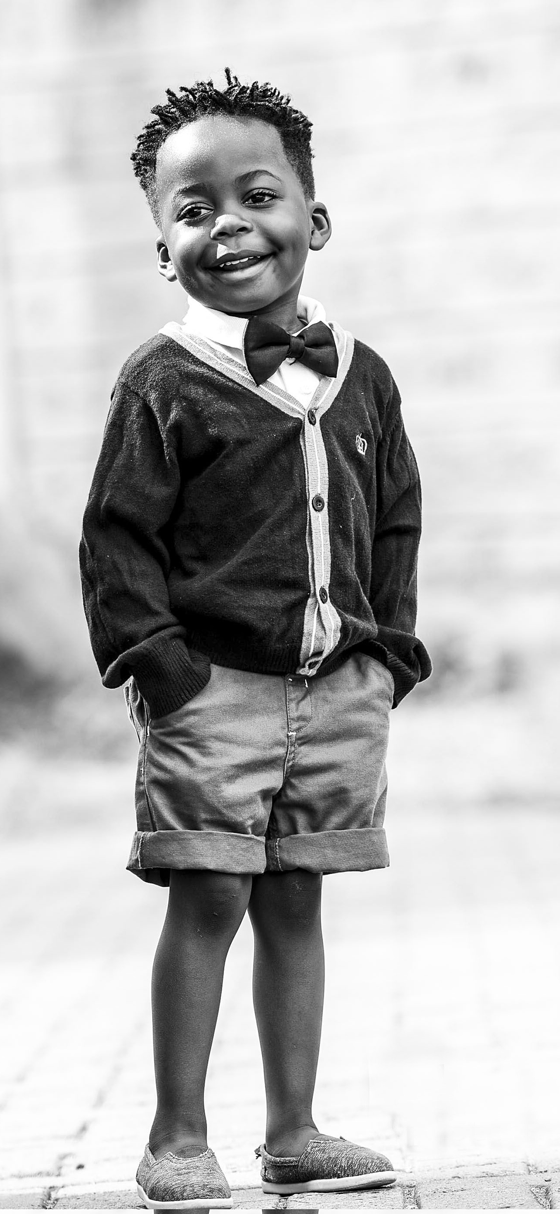 黑人 笑容 幼儿 黑白 苹果手机高清壁纸 1125x2436_爱思助手