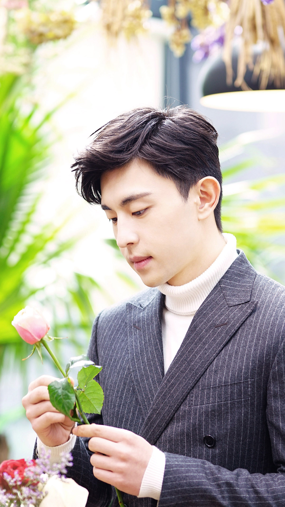 一千零一夜 电视剧 邓伦 剧照 鲜花 苹果手机高