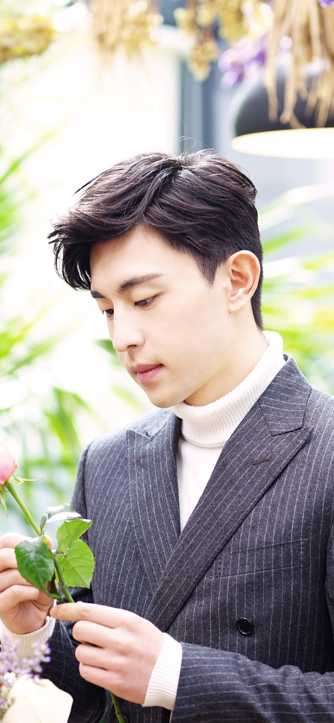 一千零一夜 电视剧 邓伦 剧照 鲜花 苹果手机高