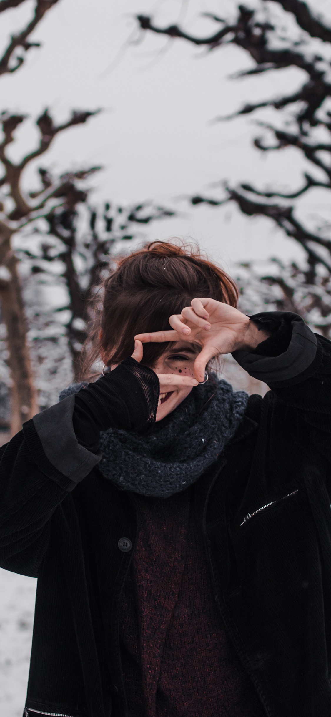 欧美美女 雪地 写真 甜美 苹果手机高清壁纸 1125x2436_爱思助手