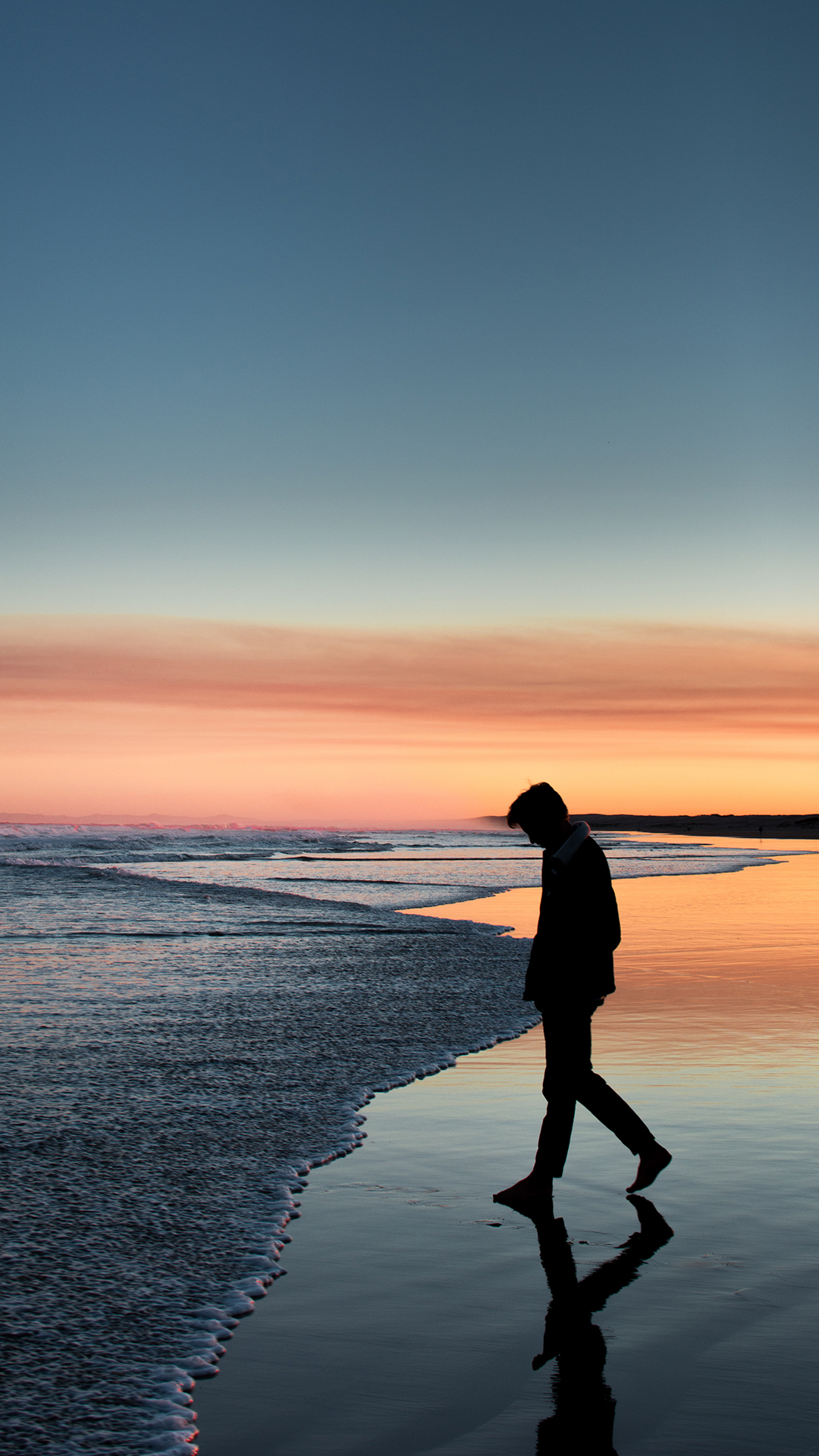 大海 夕阳美景 男孩 倒影 苹果手机高清壁纸 10