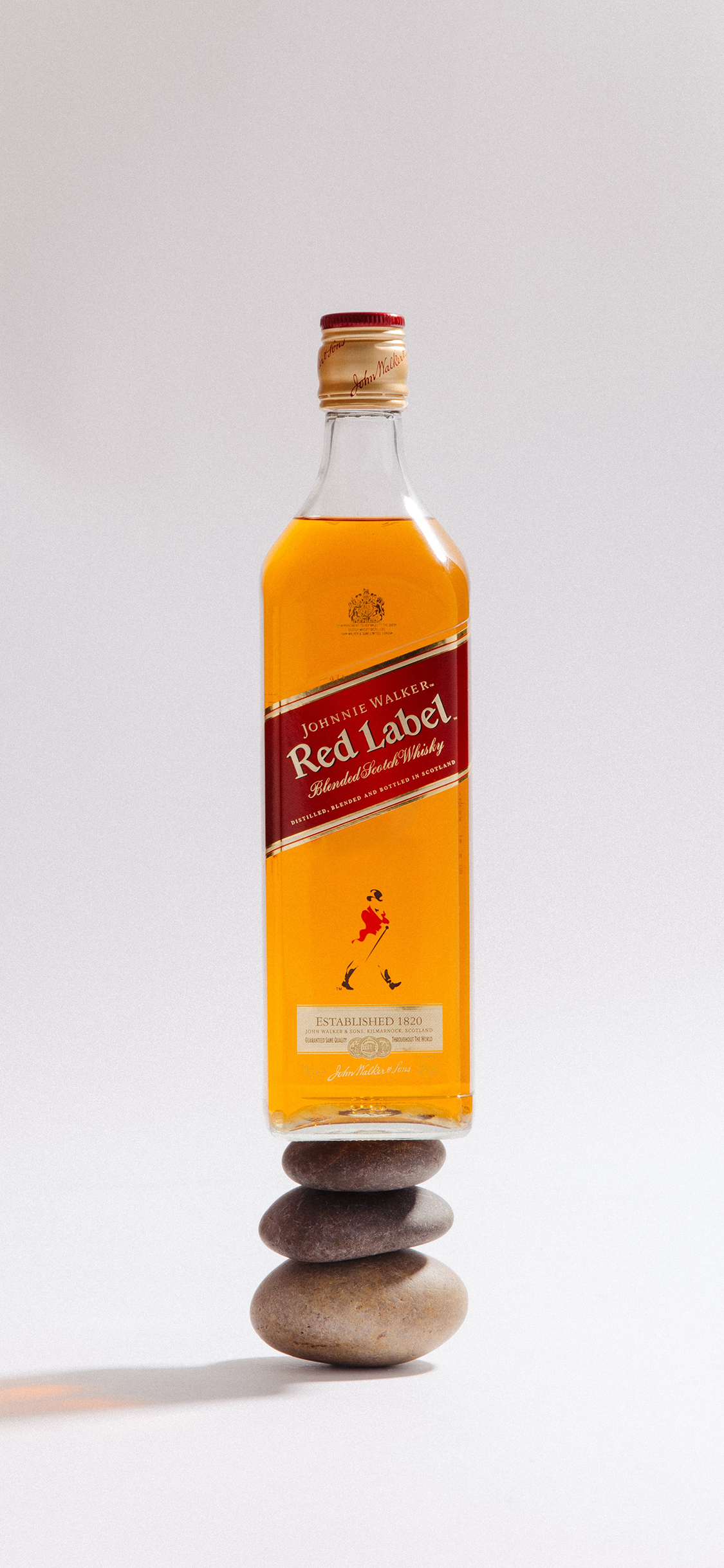 酒饮 威士忌 red label 鹅卵石 苹果手机高清壁纸