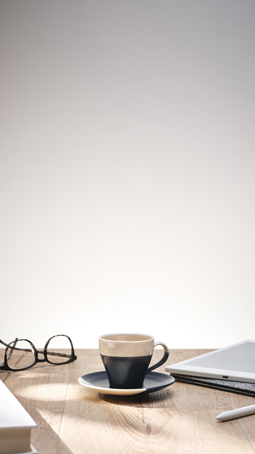 静物 可悲 杯具 眼镜 办公桌 苹果手机高清壁纸 1080x1920_爱思助手